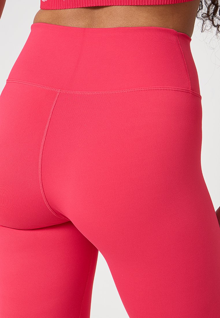 Nike Performance