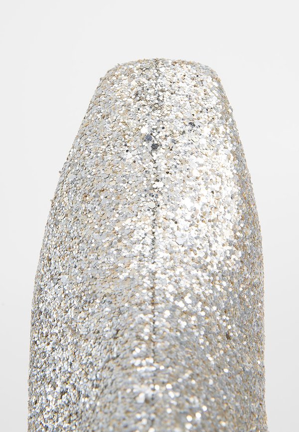 Jimmy Choo MYAN