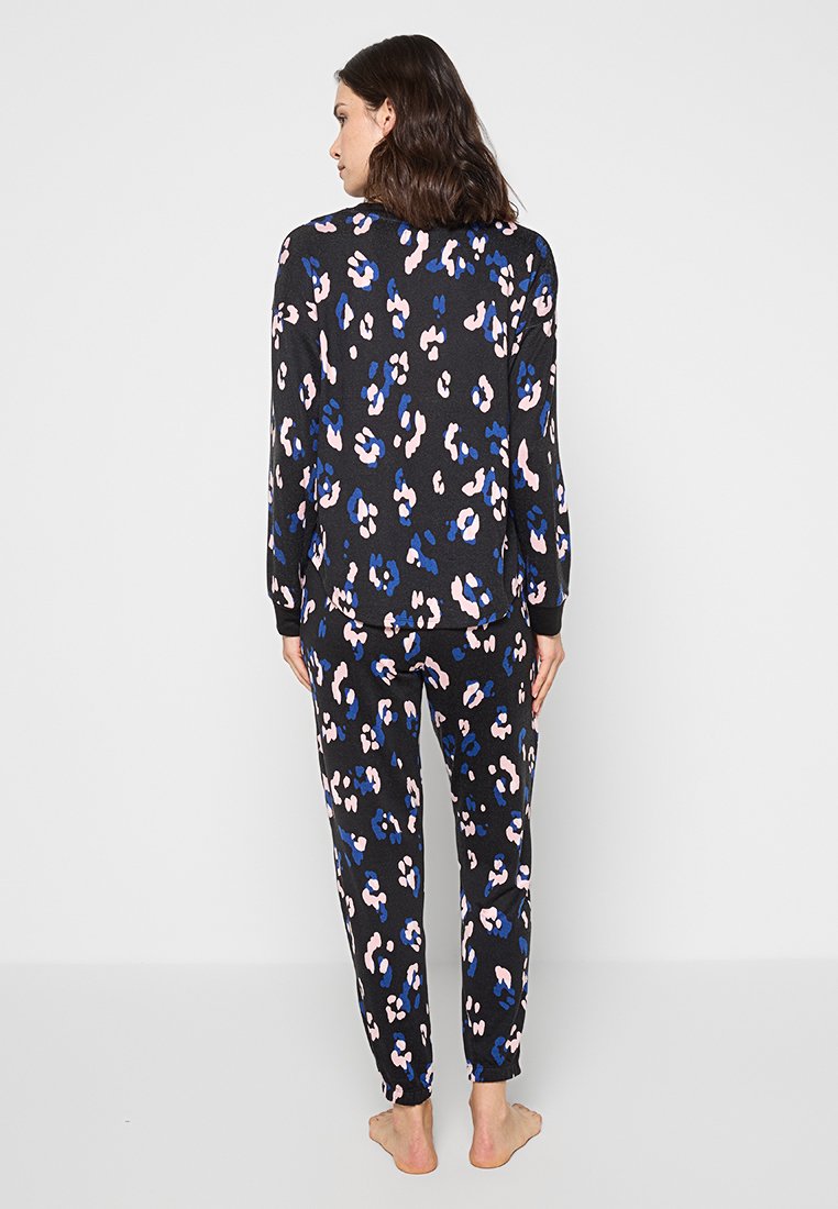 DKNY Loungewear