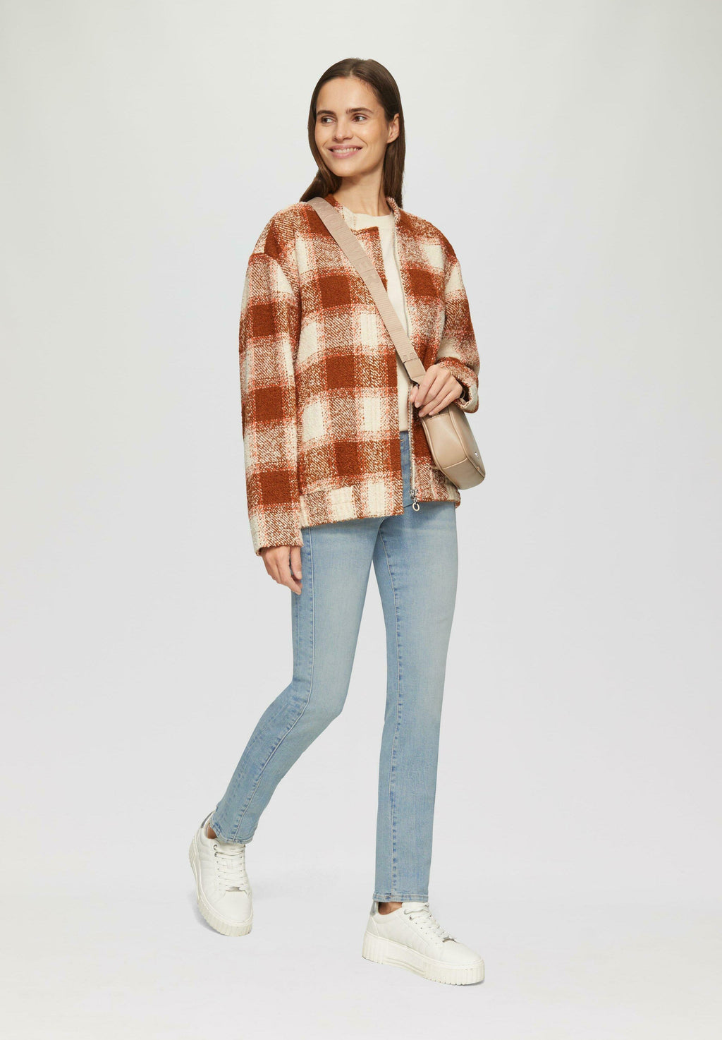 s.Oliver MID RISE LEG MIT SEITLICHEM NAHTDETAIL
