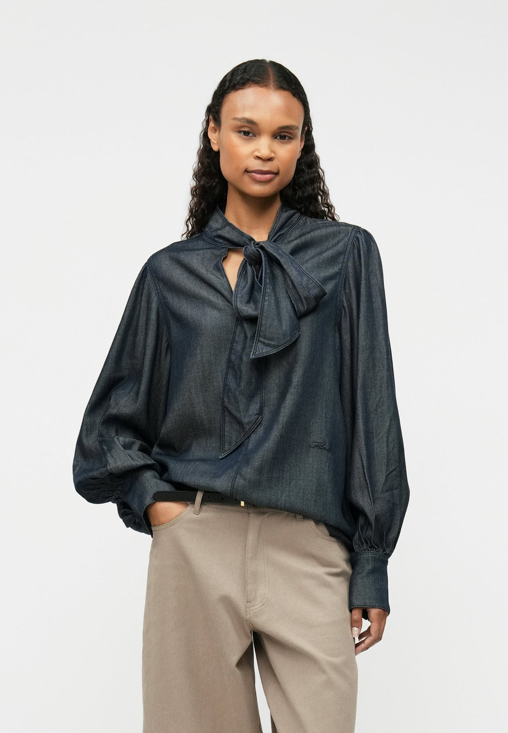 FLUID BLOUSE Media 5