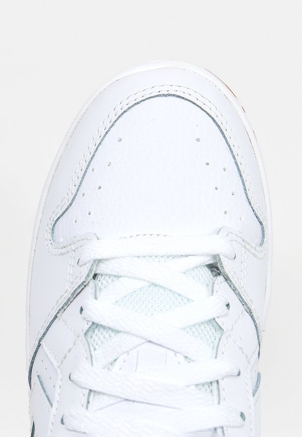Converse CL98
