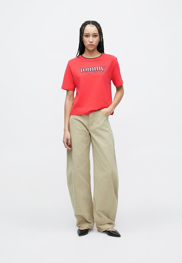Tommy Jeans LOGO APPLIQUÉ RELAXED BOXY T-SHIRT