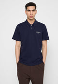 Navyblaues Polohemd aus Baumwolle mit Kragen und kurzen Ärmeln. Die Vorderseite hat eine weiße "LES DEUX" Stickerei. Glatte Textur.