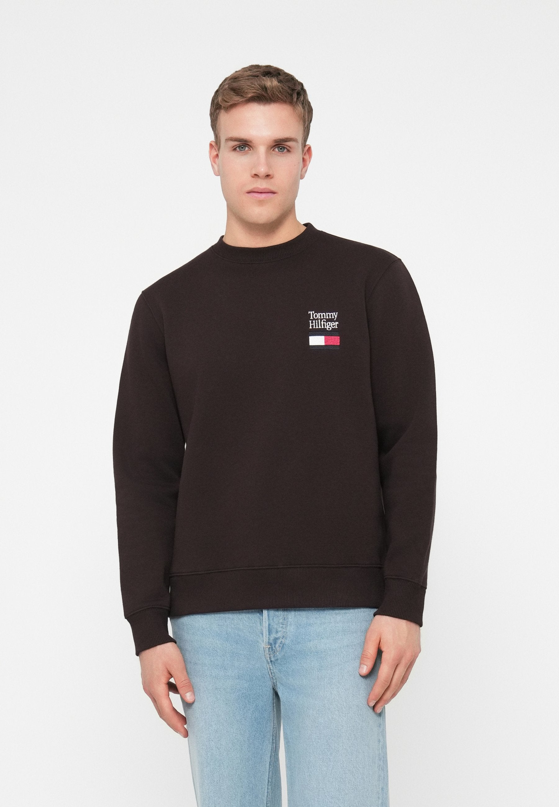 FLAG EMBROIDERY FLEX FLEECE SWEATSHIRT Media 3