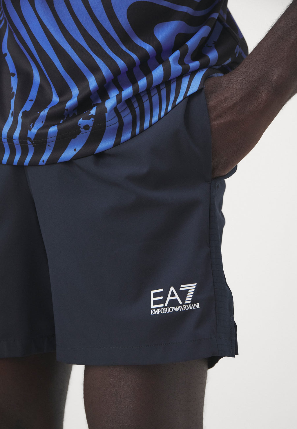 EA7 Emporio Armani Kurze Sporthose Media 7