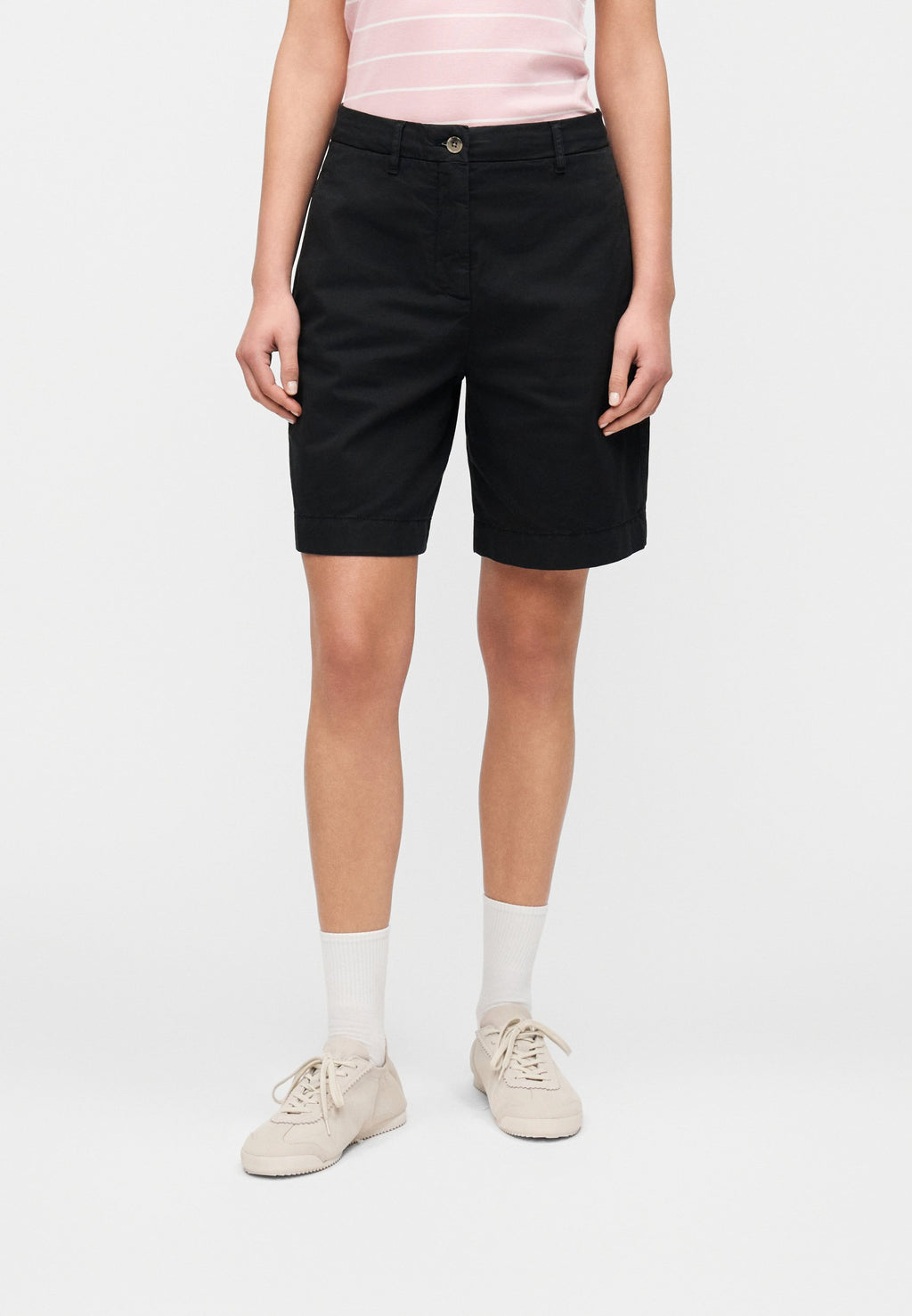 WASHED REGULAR CHINO SHORTS Media 3