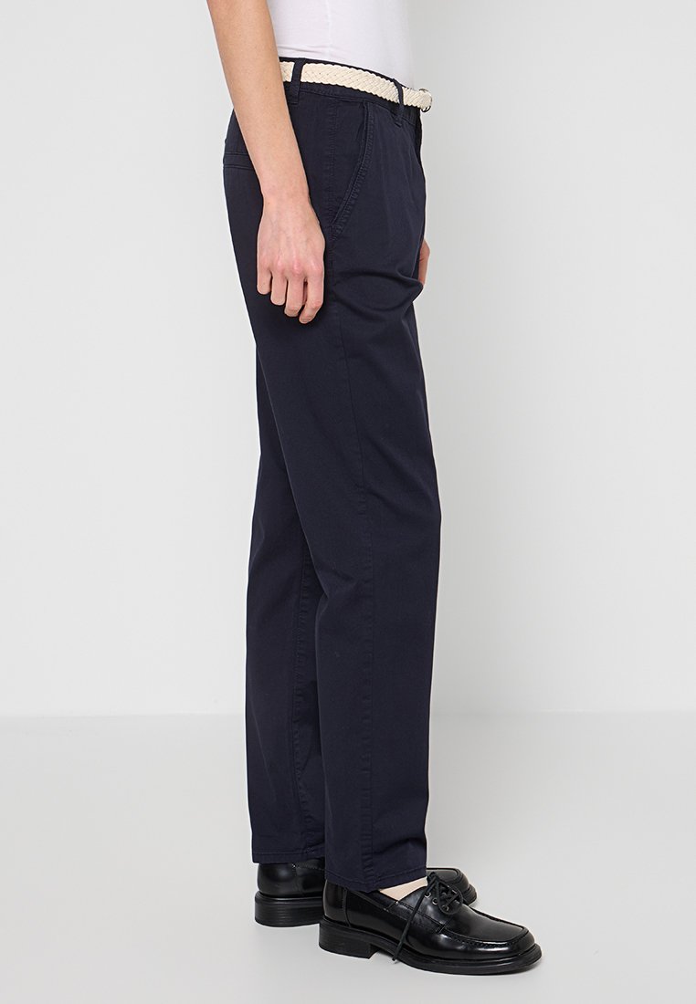 REGULAR FIT Media 2