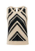 Häkeltop mit einem Chevron-Muster in Schwarz und Beige. Detail mit Schlüsselloch-Rücken und strukturiertem Gewebe. Ärmelloses Design.