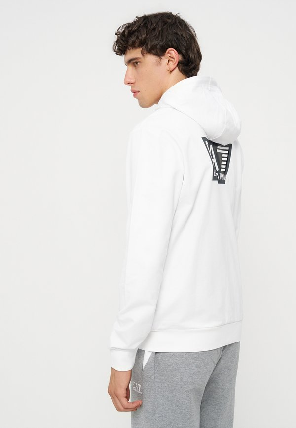 EA7 Emporio Armani