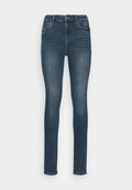 Schmale Jeans aus dunkelblauem Denim. Mit einem hohen Bund, Vordertaschen und einer glatten Textur. Klassisches Fünf-Taschen-Design mit dezentem Verblassen.