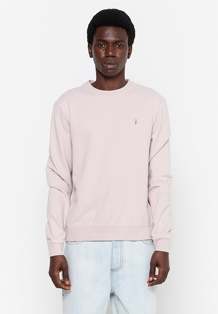 Helles rosa Sweatshirt mit langen Ärmeln, gerippten Bündchen und Saum. Verfügt über ein kleines Logo auf der linken Brust und hat eine lockere Passform.