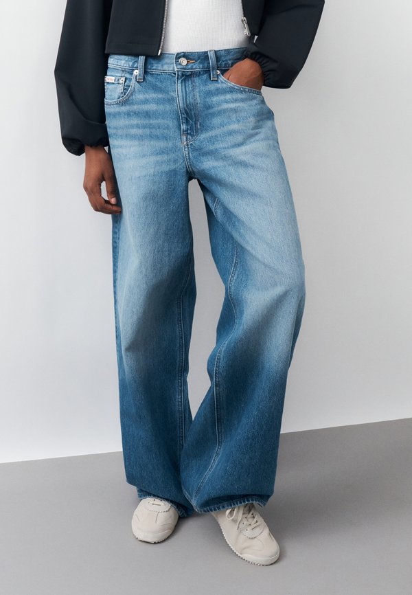 Calvin Klein Jeans LOW RISE BAGGY - Baggy Jeans - indigo spruce