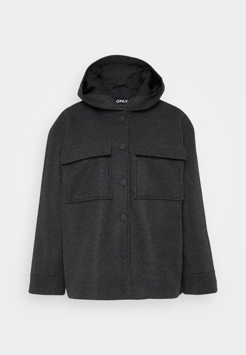 Dunkelgraue, kapuzenjacke aus einem strukturierten Stoff. Verfügt über zwei Brusttaschen und einen vorderen Knopfverschluss mit schwarzen Knöpfen.