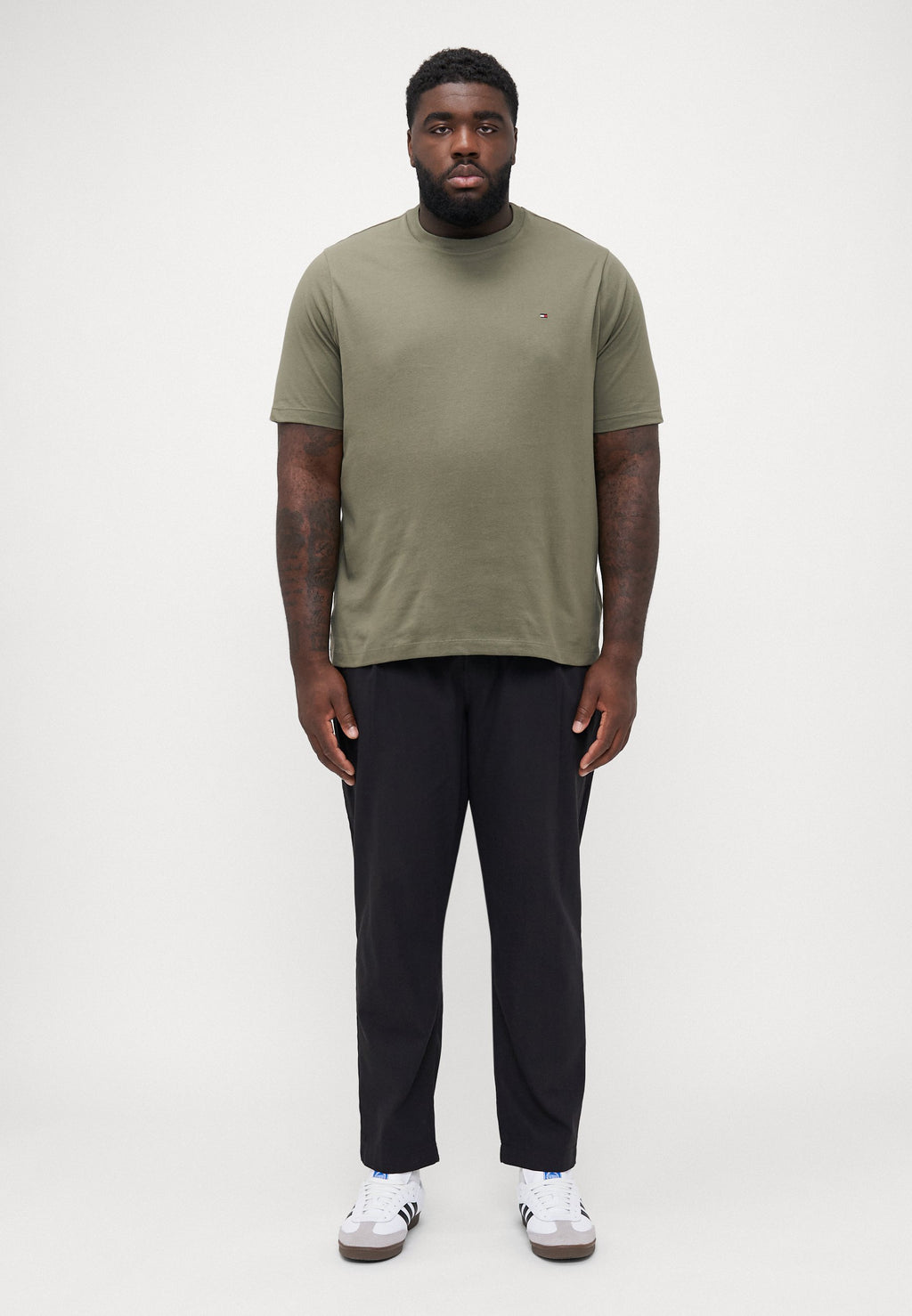 SEASONAL SOLID TEE Media 2