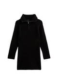 Schwarzer Pullover mit Ribbelkragen und halbem Reißverschluss. Hat lange Ärmel und eine lockere Passform, gefertigt aus einem weichen, strukturierten Stoff.