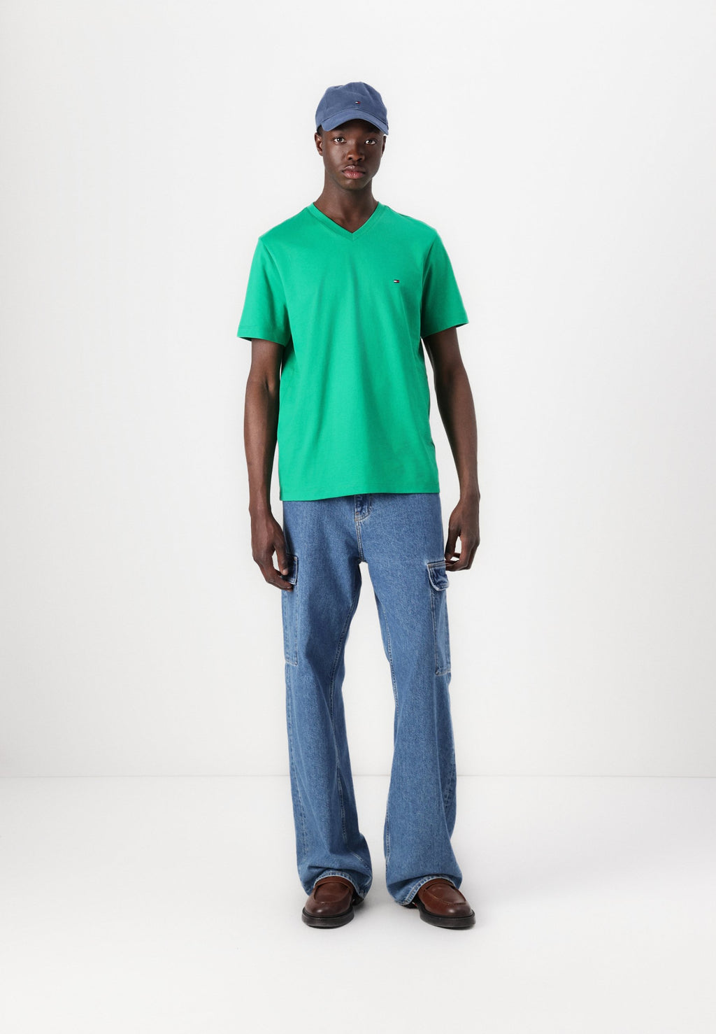 ESSENTIALS TEE Media 2