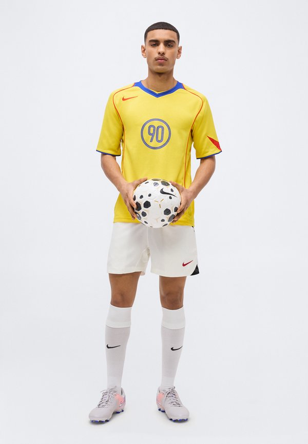 Nike Performance TOTAL 90