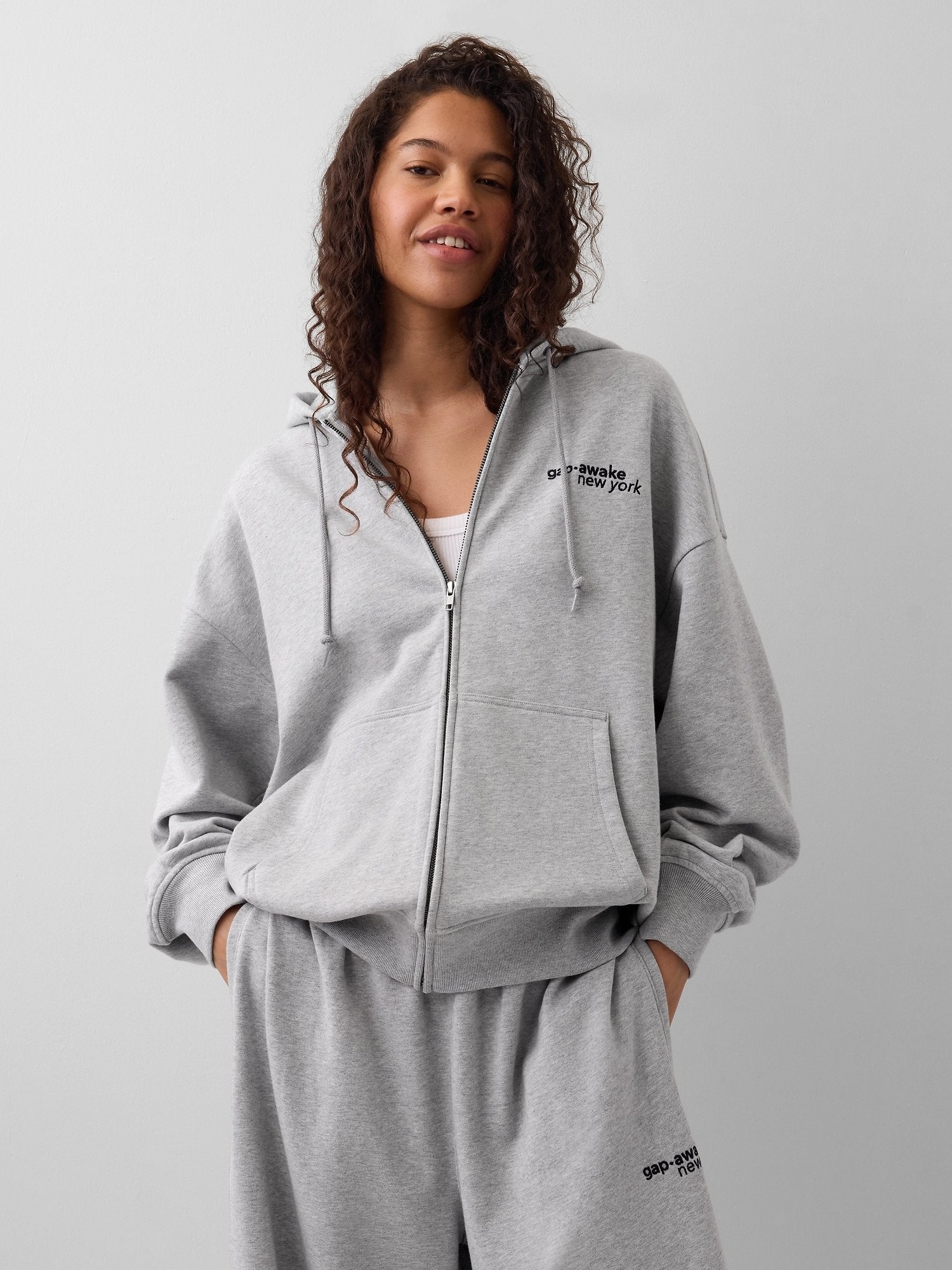 GAP GAP AWAKE NY HEAVYWEIGHT OVERSIZED LOGO ZIP HOODIE