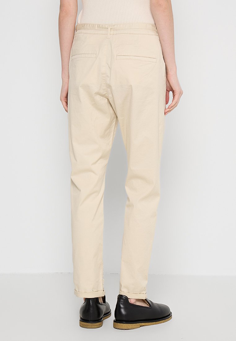 s.Oliver Chino Media 3