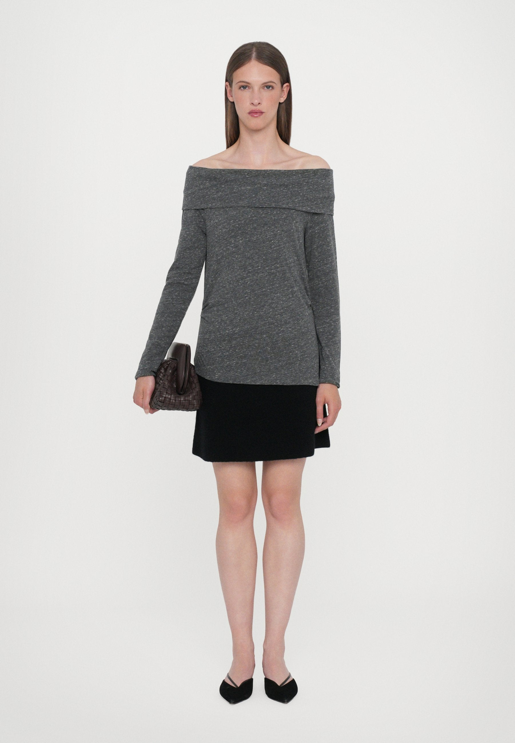 CLOSED ASYMMETRIC LONG SLEEVE