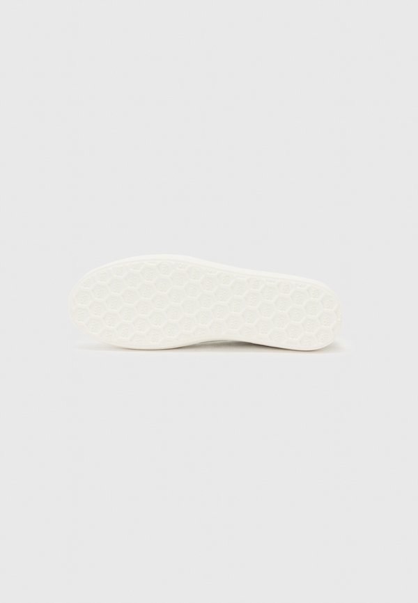 Stuart Weitzman RUNAROUND