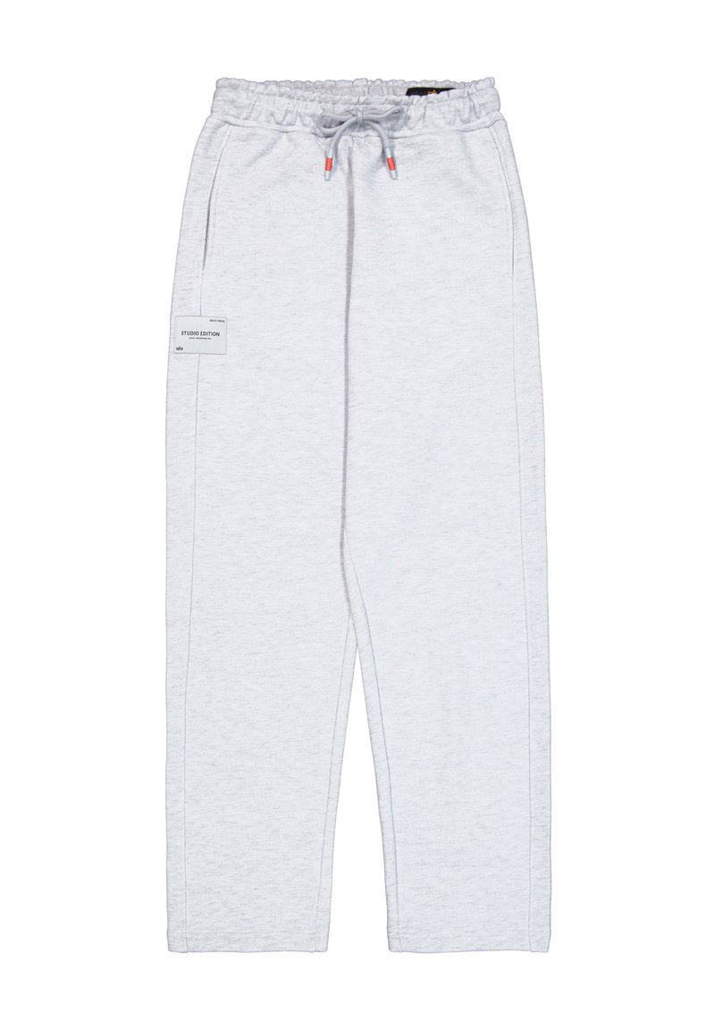 Hellgraue Sweatpants mit einem Kordelzugbund, seitlichen Taschen und einem Etikett am linken Oberschenkel. Glatte Textur, gerade Beinform.