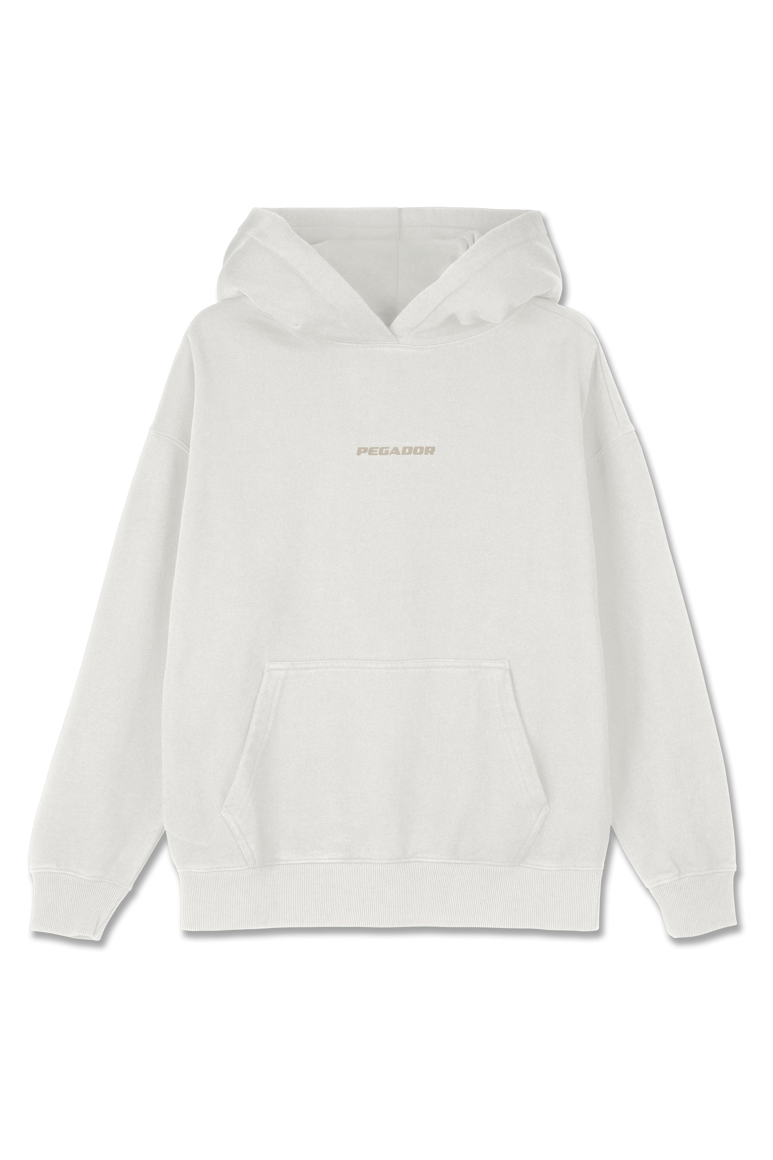 Weißer Baumwoll-Hoodie mit einer Fronttasche, gerippten Bündchen und dem "PEGADOR"-Logo in Hellbeige über der Brust.