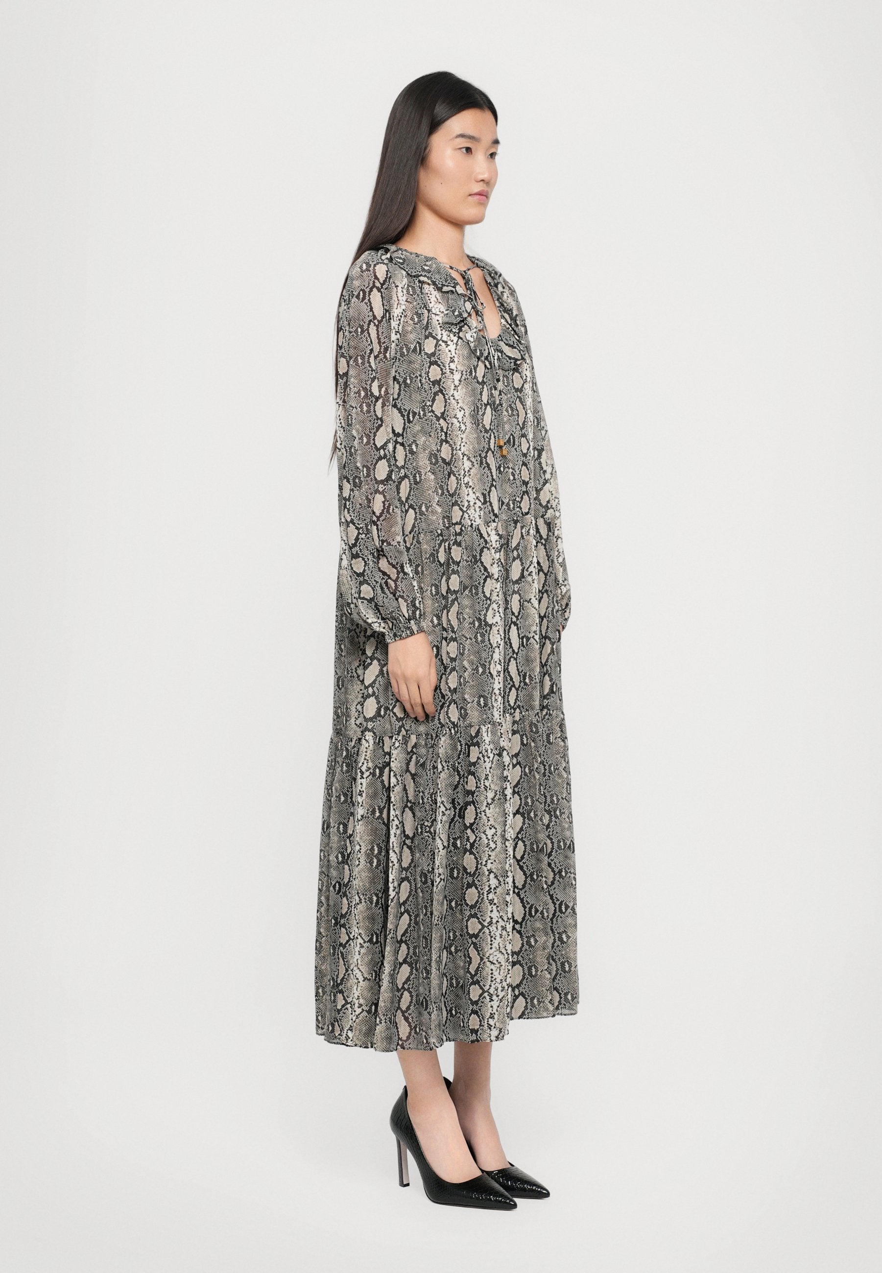 MICHAEL Michael Kors RUFFLE NECK