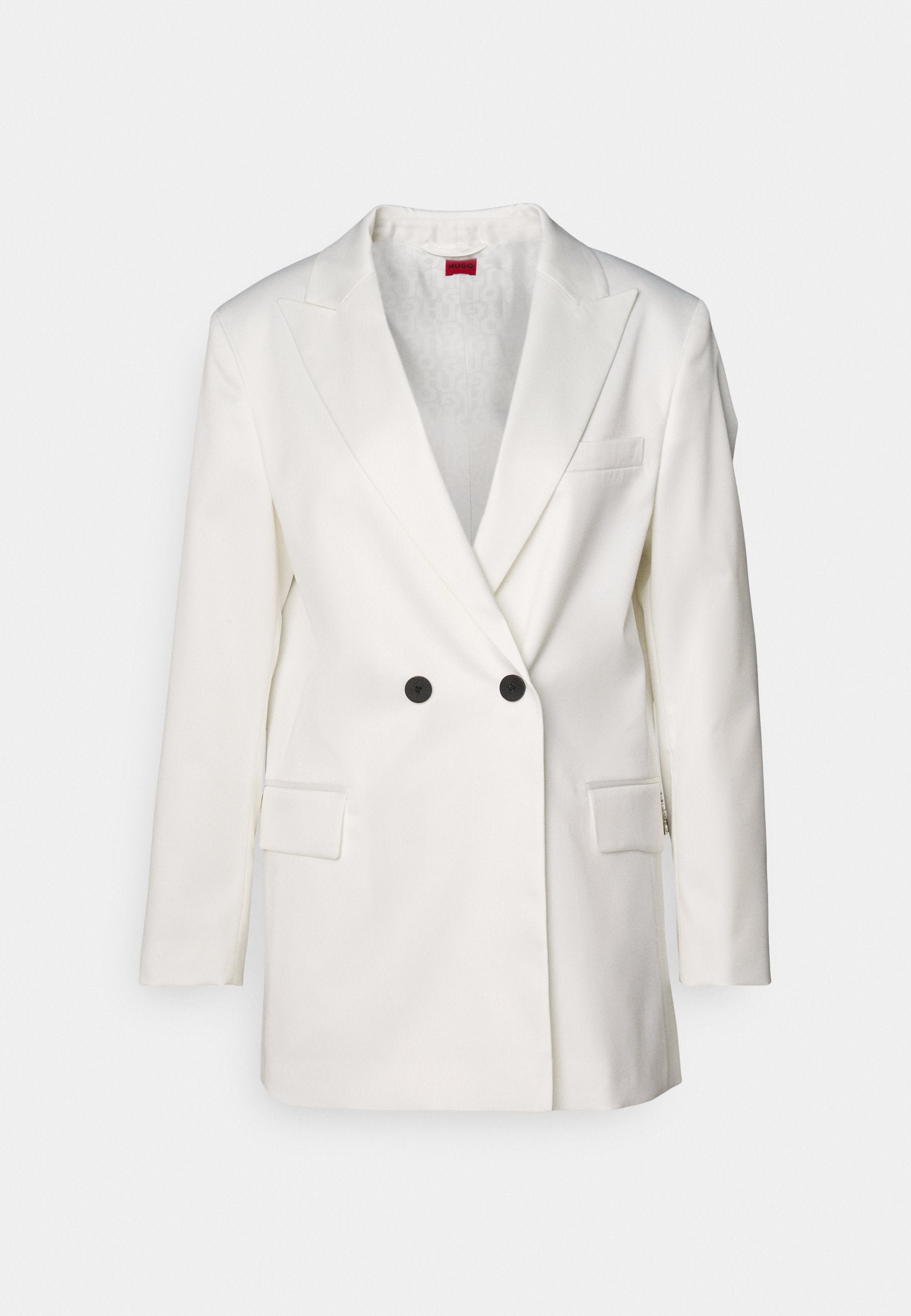 Weißes Blazer aus glattem Stoff mit einem doppelt durchknopfbaren Design, schwarzen Knöpfen, Reverskragen und zwei Vordertaschen.