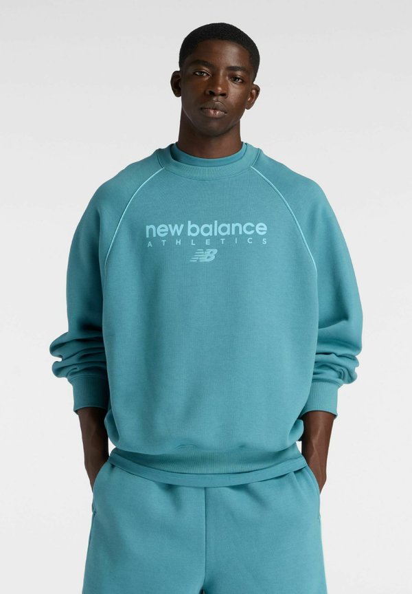 New Balance TRACKSIDE CREW - Sweatshirt - big teal taffy blue