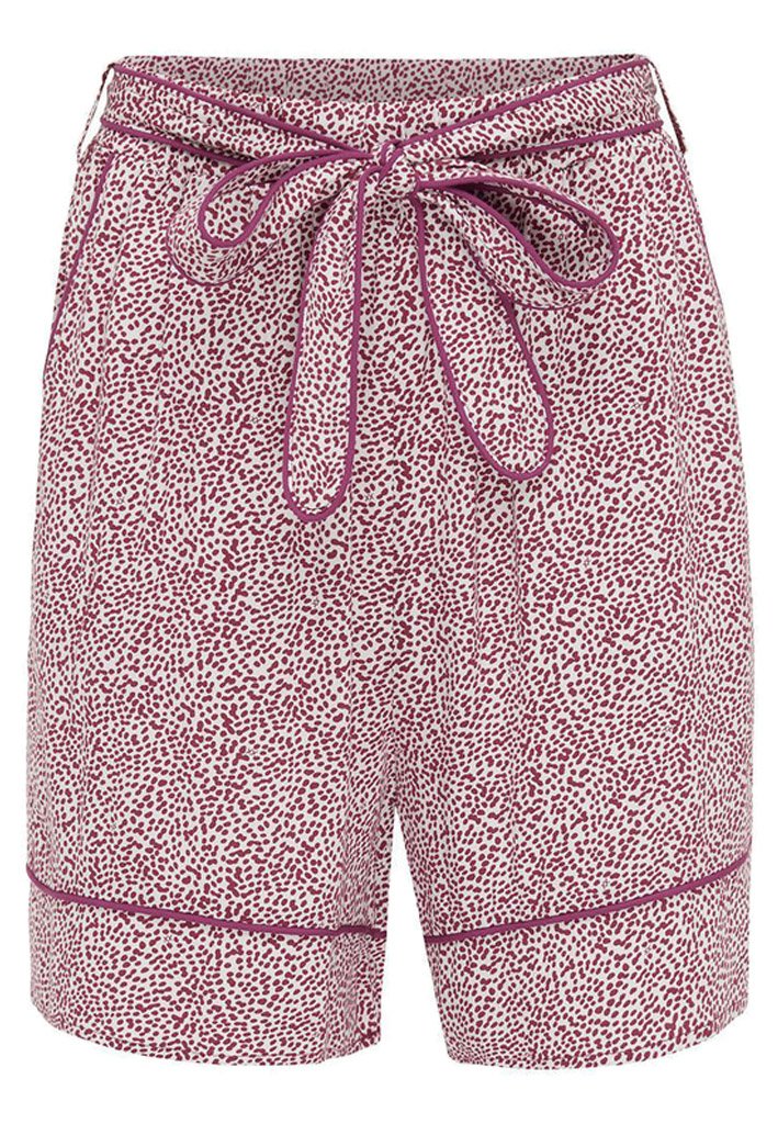 Hosen aus leichtem Stoff mit einem weißen Hintergrund, der mit einem roten und lila abstrakten Muster versehen ist. Sie haben einen Kordelzug an der Taille und Kontrastbesatz.