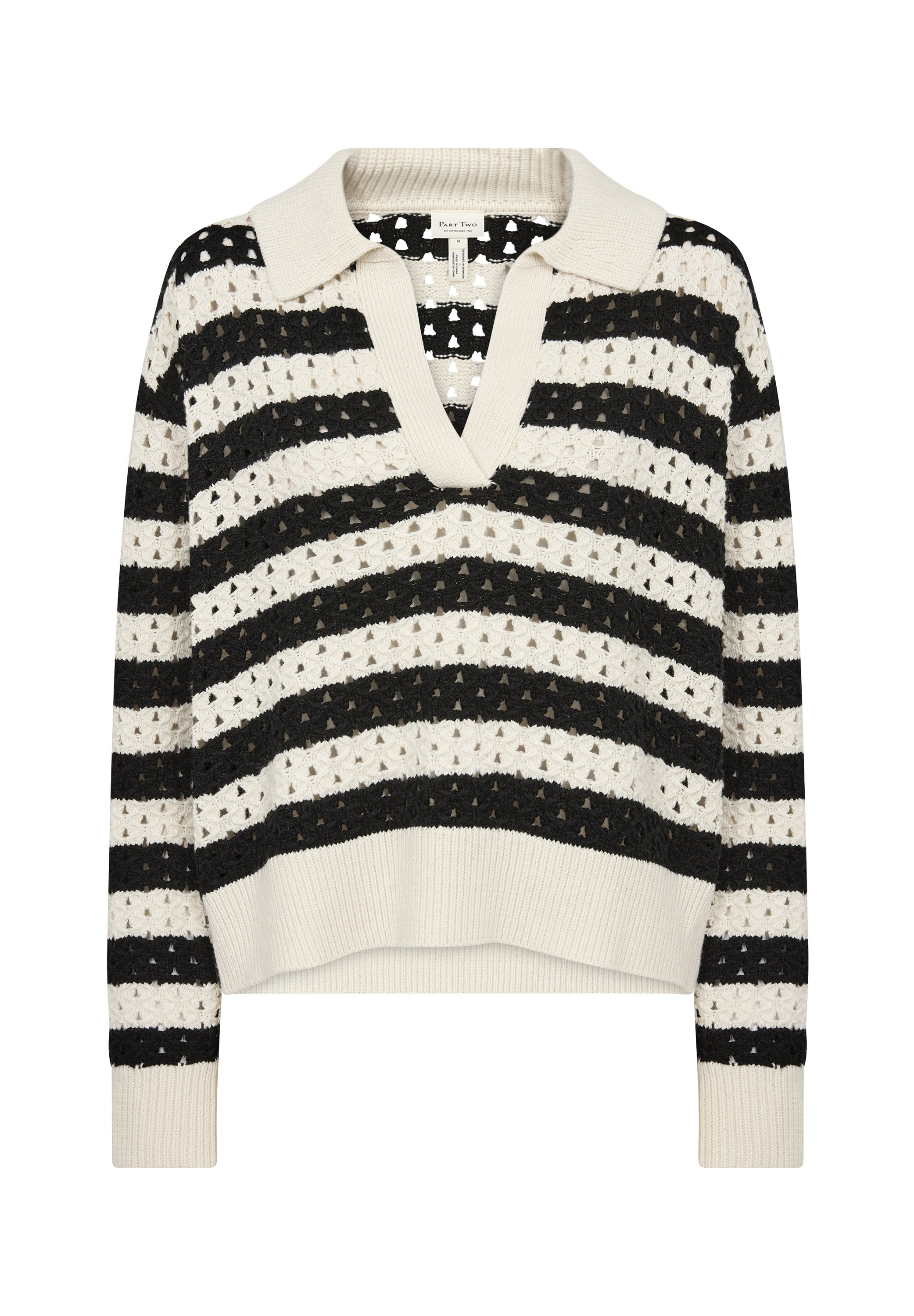 Gestreifter Pullover aus schwarzem und cremefarbenem Strick mit V-Ausschnitt und Kragen. Verfügt über ein Lochmuster sowie gerippte Bündchen und Saum.
