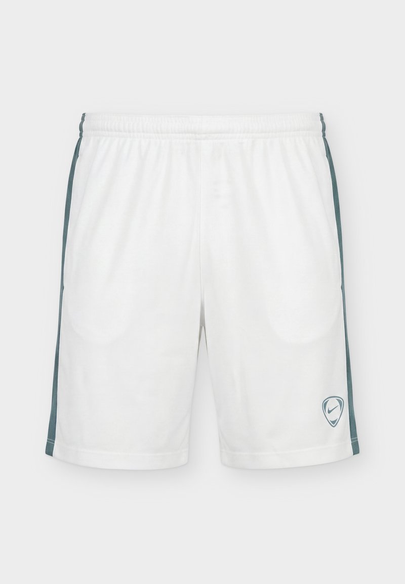 Weiße Sportshorts mit dunklen Seitenstreifen und kleinem Nike-Logo am unteren rechten Bein, elastischer Bund, Vorderansicht.