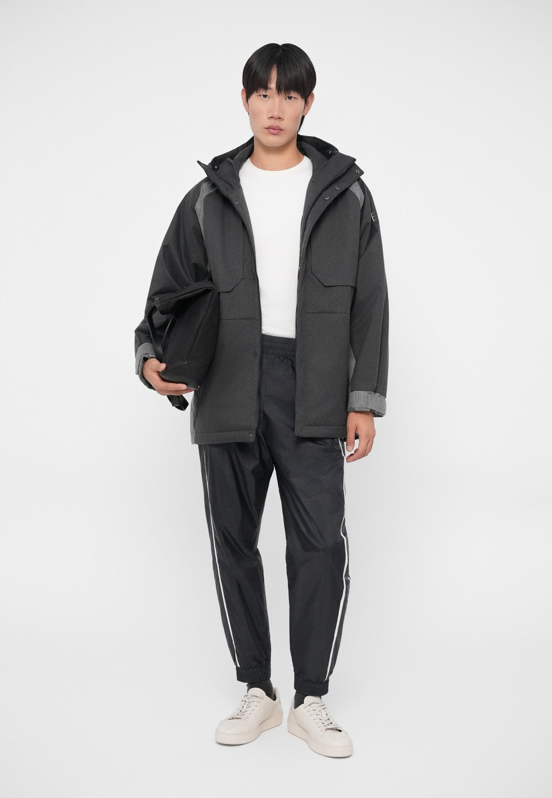 TRAIN LUX PADDED HOODIE JACKET Media 2