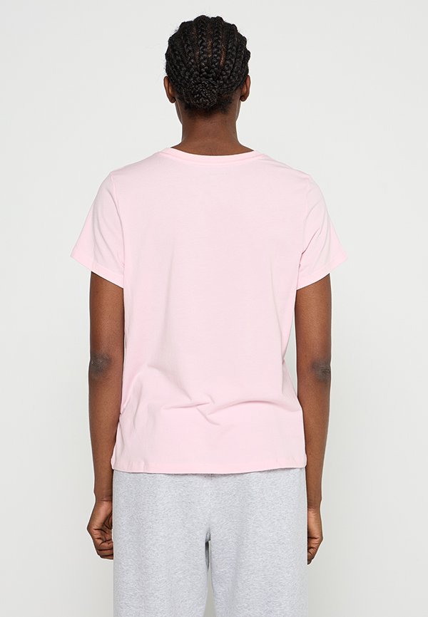DKNY Sport