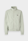 Hellgrüne Zip-Jacke mit hohem Kragen, gerafften Manschetten, elastischem Bund und einem kleinen Logo-Patch auf der linken Brust.