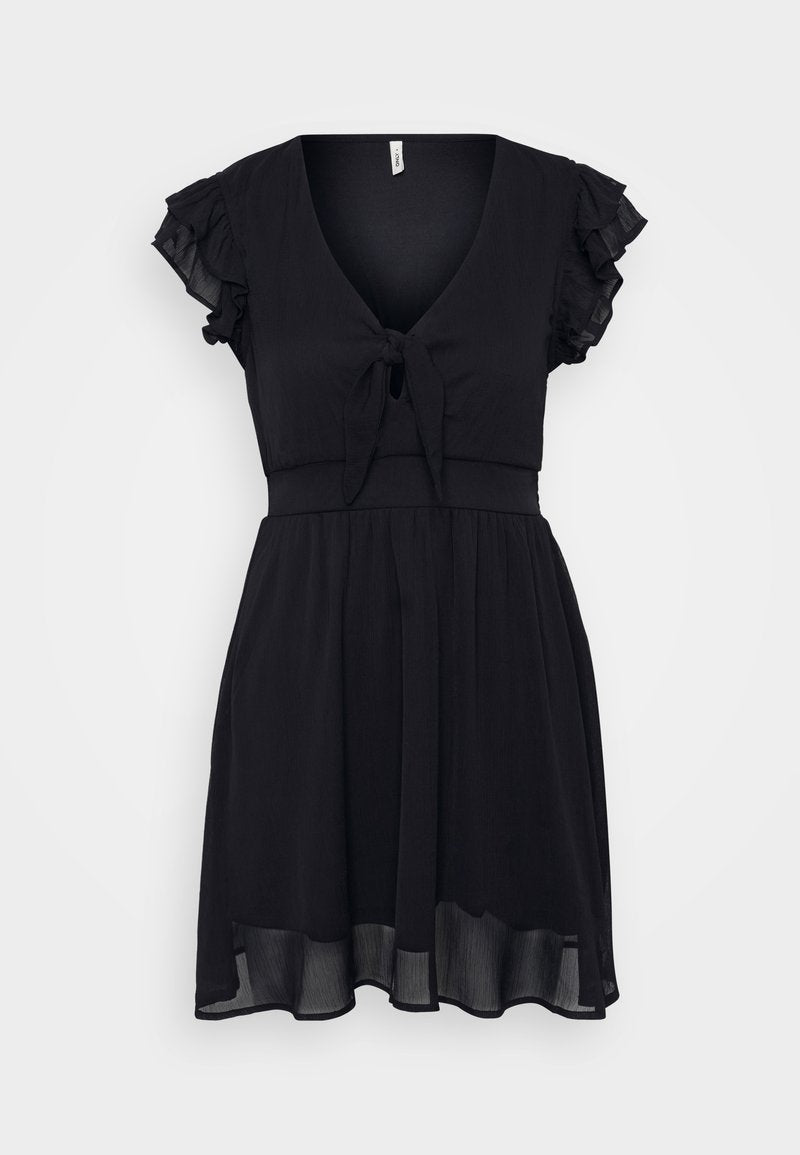 Schwarzes kurzes Kleid mit V-Ausschnitt, Rüschensäumen, einem gebundenen Detail an der Vorderseite und einem fließenden Rock mit transparenter Säumung. Hergestellt aus leichtem Stoff.