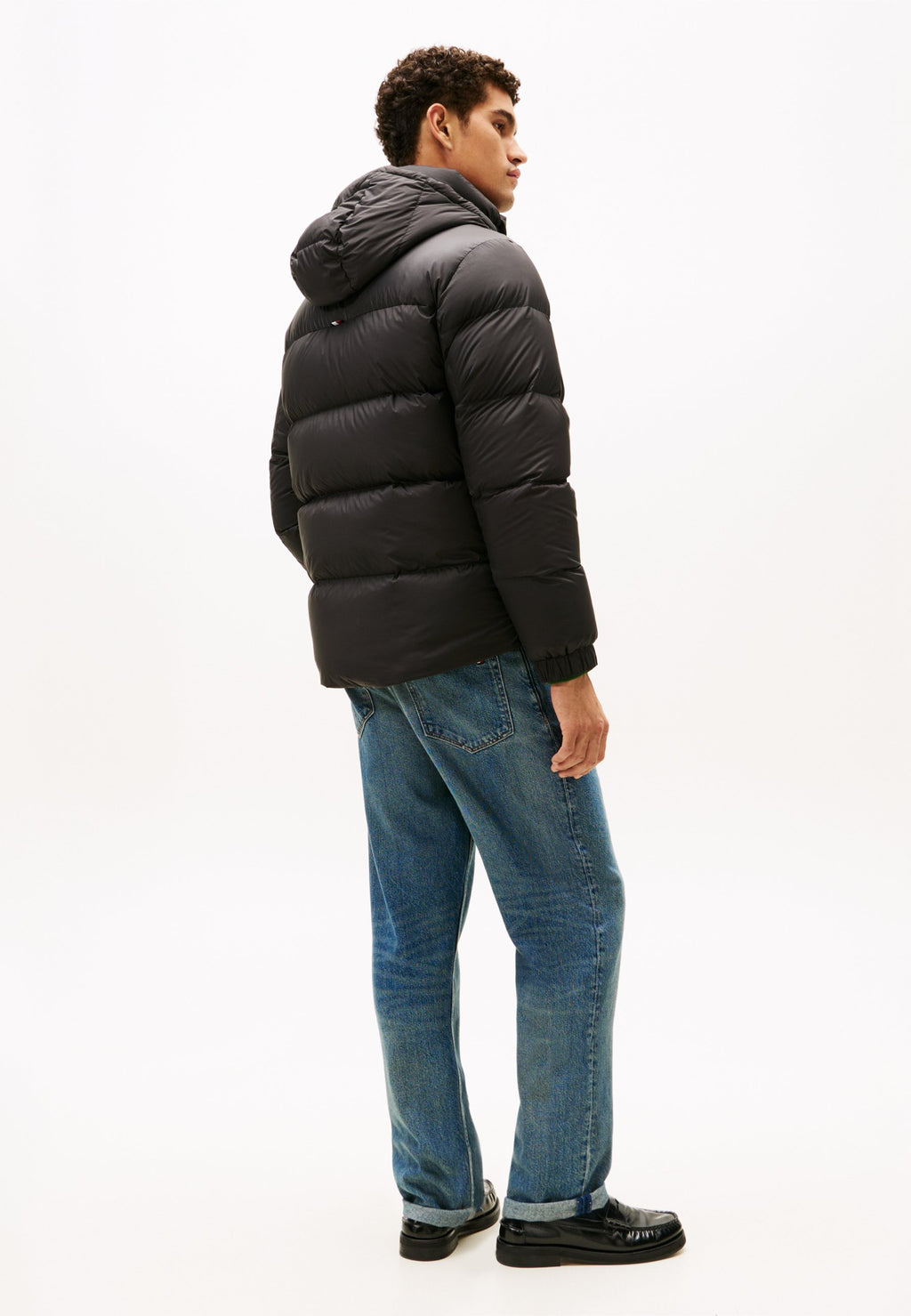 HOODED PUFFER Media 4