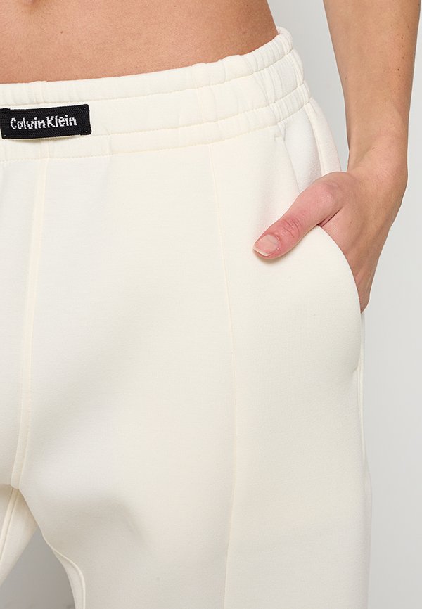 Calvin Klein RELAXED FIT