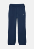 Navyblaue Nike-Sweatpants mit elastischem Bund und Bündchen, mit kleinem weißem Nike-Swoosh-Logo am linken Oberschenkel.