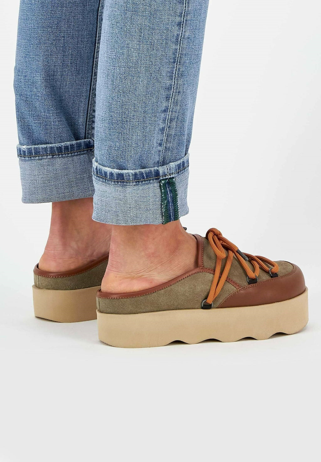 Scholl LINDSAY E
