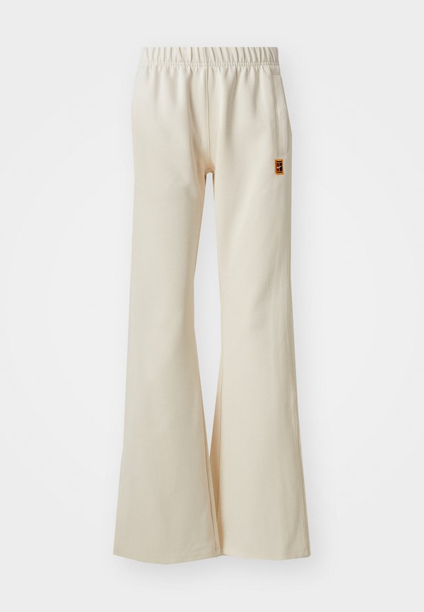 Nike Performance NIKECOURT PANT HERITAGE - Tracksuit bottoms - pale ivory
