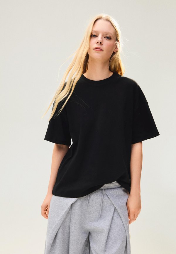 Bershka Basic T-shirt - black
