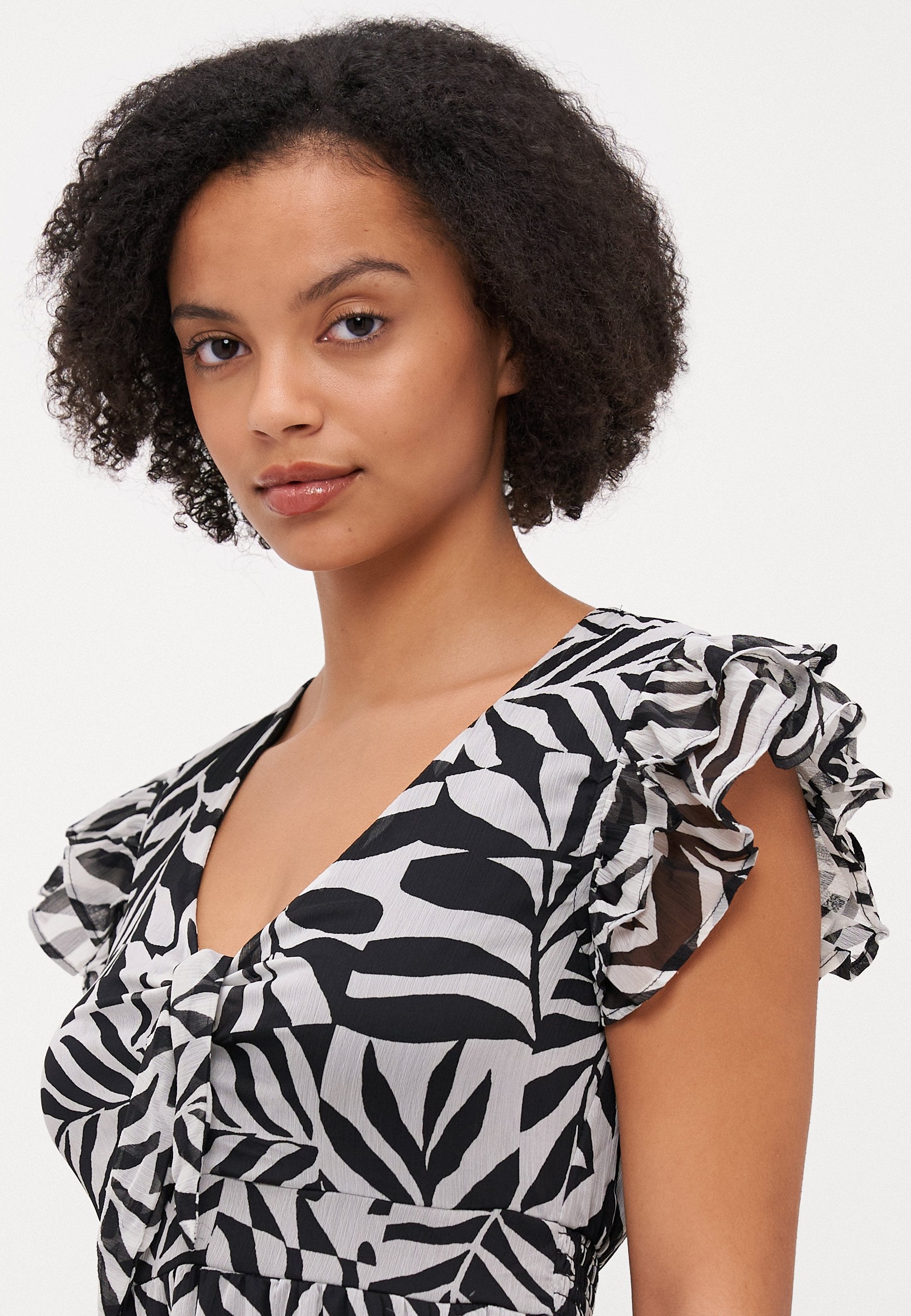 ONLASTA LIFE PEEKABOO DRESS  Media 5