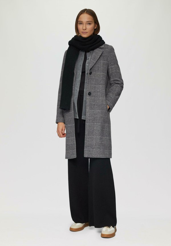 s.Oliver MIT FRANSEN UND LOGO - Scarf - schwarz
