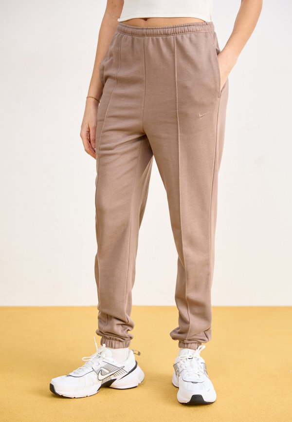 Nike Sportswear Tracksuit bottoms - mink brown