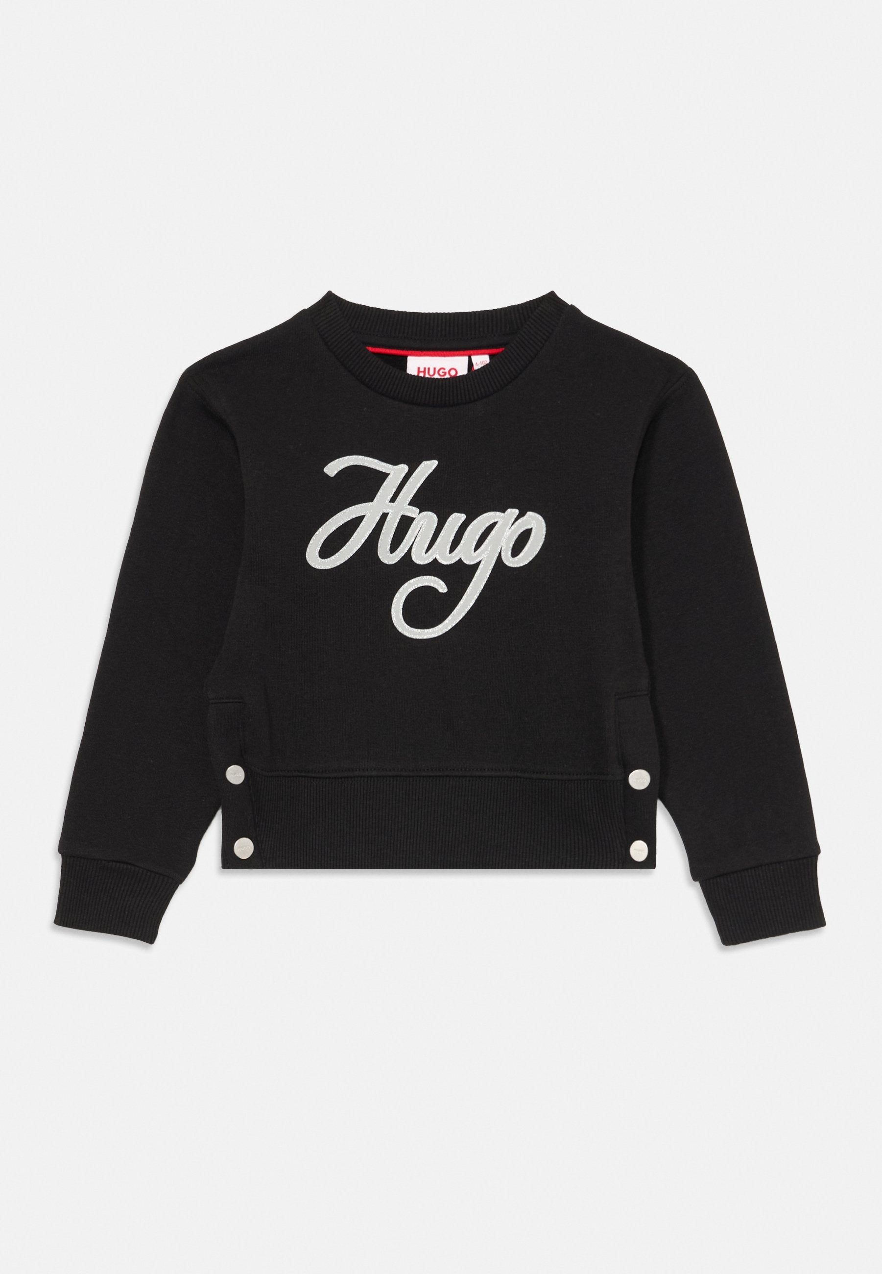 Schwarzer Baumwoll-Sweatshirt mit einem gestickten "Hugo"-Logo in Grau, geripptem Rundhalsausschnitt und Druckknopfdetails am seitlichen Saum.