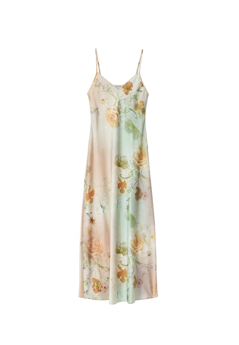 Langes, ärmelloses Slipkleid mit Spaghettiträgern, mit einem pastellfarbenen Blumenmuster in Pfirsich-, Grün- und sanften Gelbtönen auf hellem Hintergrund.