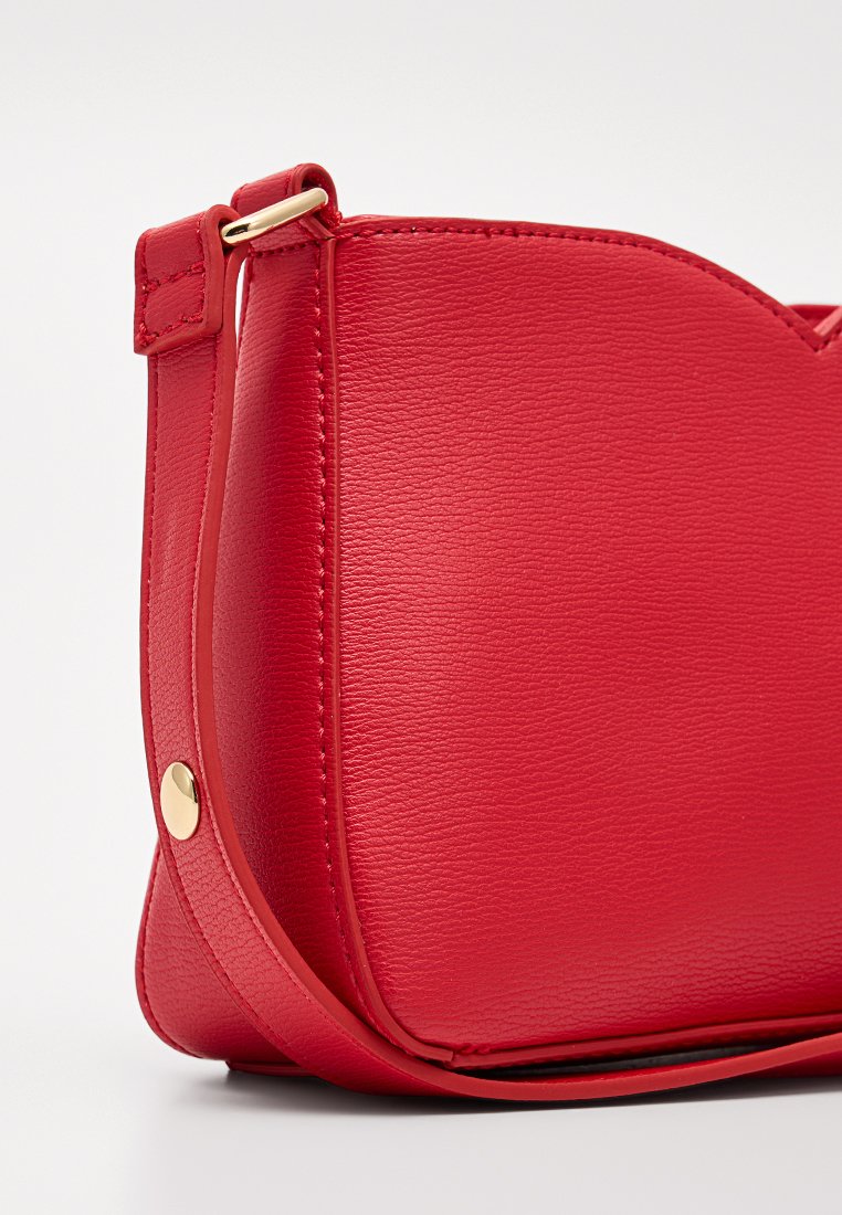 Love Moschino